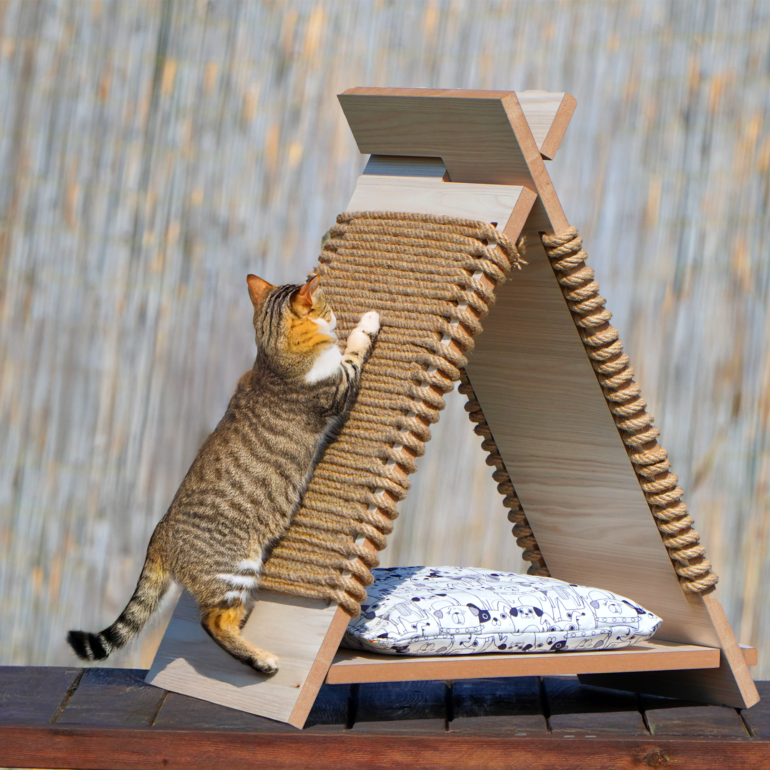 Doğal Jüt İpli Ahşap Kedi Tırmalama Standı ve Dinlenme Alanı